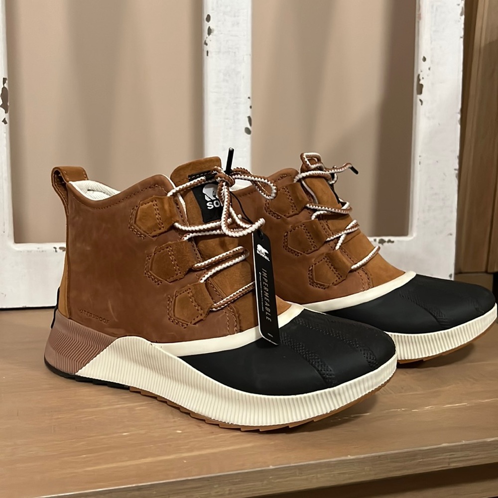 NEW Womens Sorel Out and about waterproof boots size 7.5